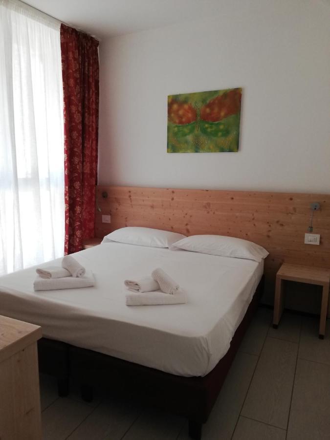 Colle Ameno Room And Breakfast โรเวเรโต ภายนอก รูปภาพ