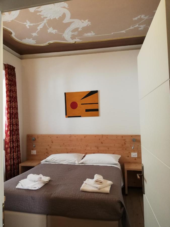Colle Ameno Room And Breakfast โรเวเรโต ภายนอก รูปภาพ