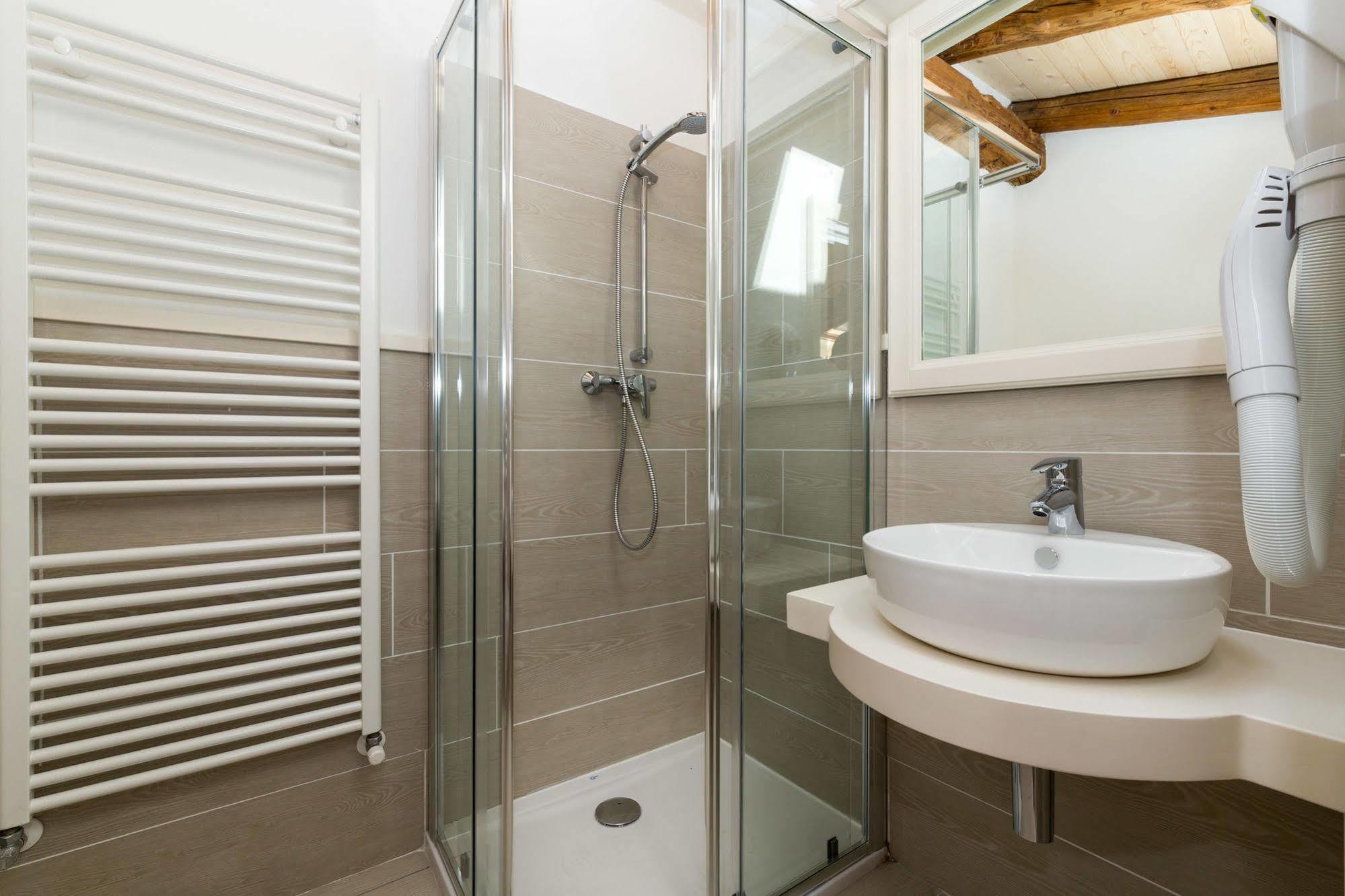 Colle Ameno Room And Breakfast โรเวเรโต ภายนอก รูปภาพ