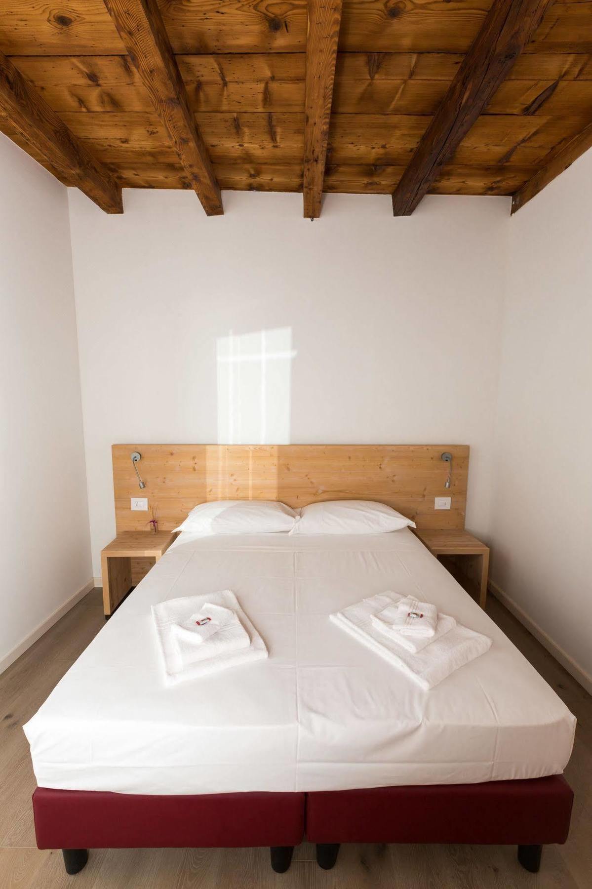Colle Ameno Room And Breakfast โรเวเรโต ภายนอก รูปภาพ