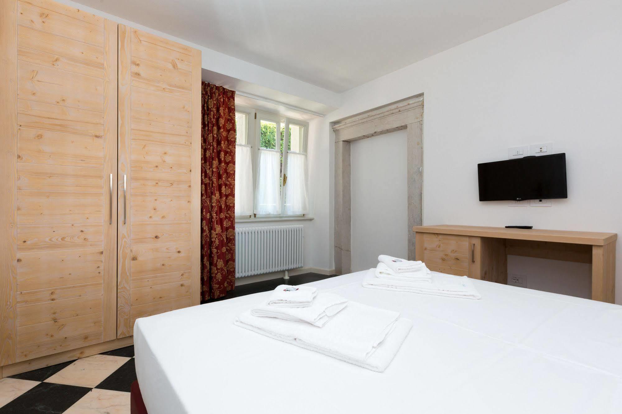 Colle Ameno Room And Breakfast โรเวเรโต ภายนอก รูปภาพ